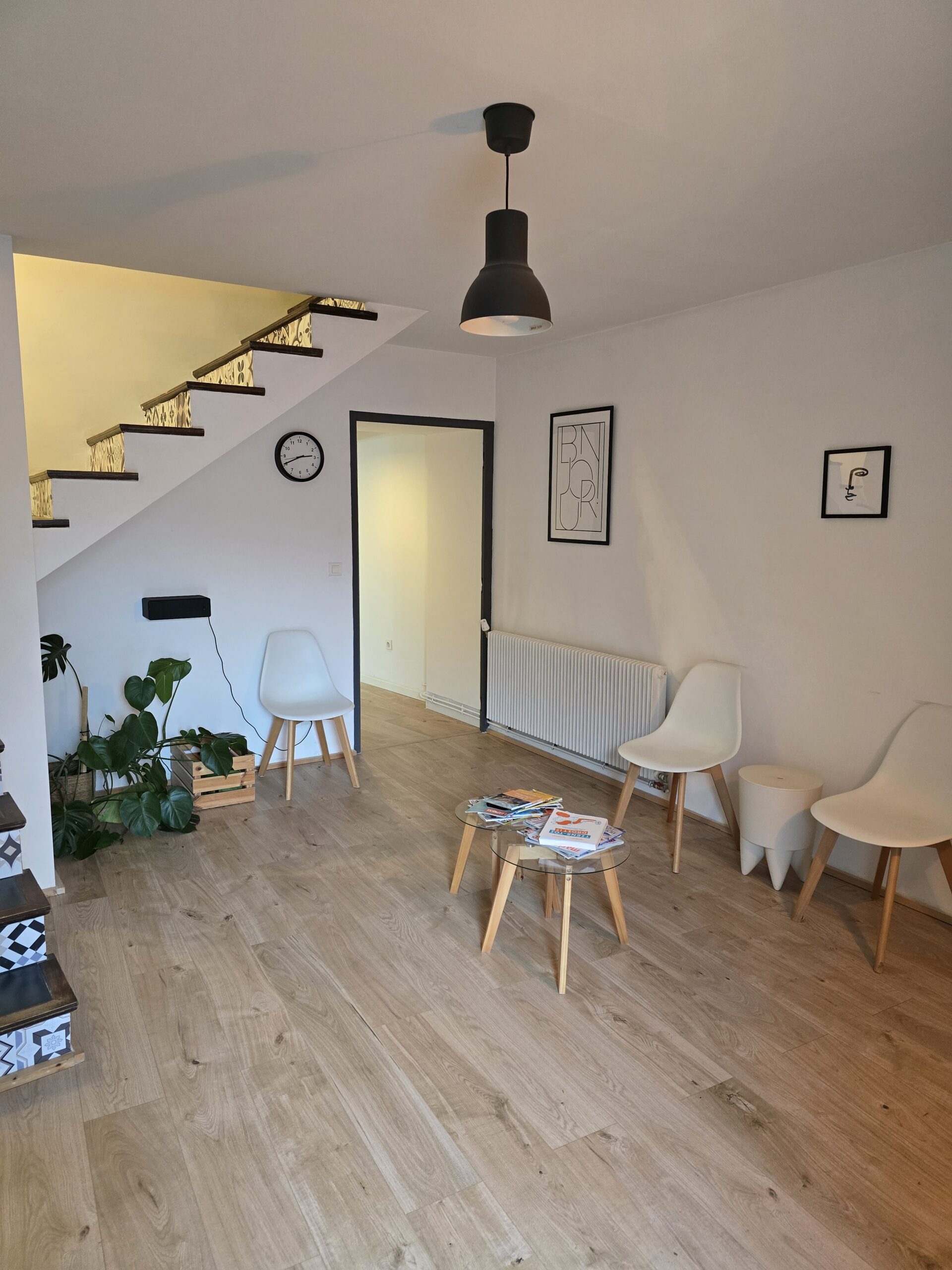 Salle d'attente du cabinet d'Ostéopathie d'arthur CUMIN à Caderousse proche orange